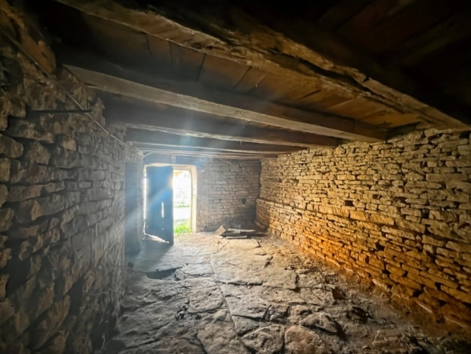 Photos 10 - Touristique - Dpt Saône et Loire (71), à vendre proche de SAINT GENGOUX LE NATIONAL grange mitoyenne à rénover