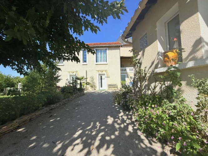 Photos 1 - Touristique - Demeure de ville et village