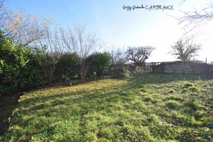 Photos 12 - Touristique - Dpt Saône et Loire (71), à vendre proche de SAINT GENGOUX LE NATIONAL Grange mitoyenne avec jardin, volumes généreux. Plateau esprit loft + potentiel second niveau. Travaux à prévoir, 28 000 €