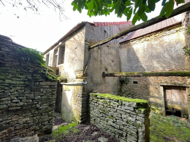 Photos 6 - Touristique - Dpt Saône et Loire (71), à vendre proche de SAINT GENGOUX LE NATIONAL Grange mitoyenne avec jardin, volumes généreux. Plateau esprit loft + potentiel second niveau. Travaux à prévoir, 28 000 €