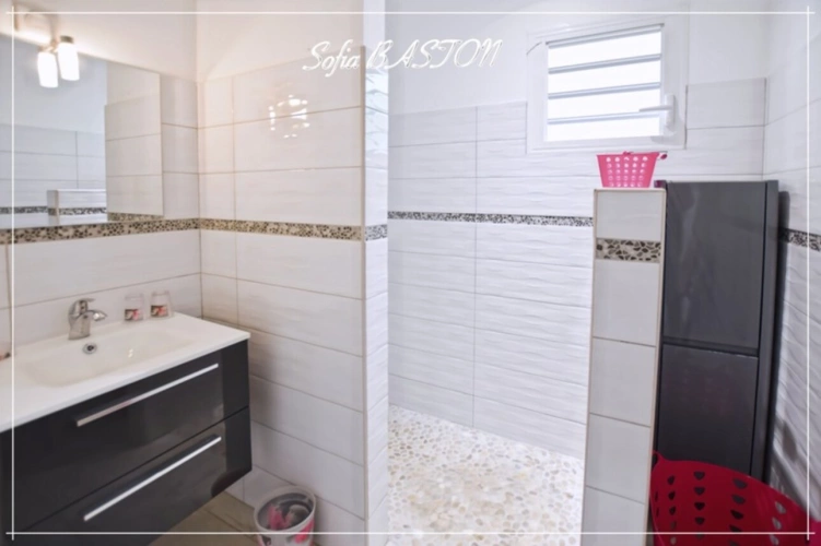 Photos 15 - Prestige - Les Trois-Îlets – Maison T3 Plain-pied – Piscine - 200 m plage – 58m² Hab. – Terrain 260 m² (972) - A vendre