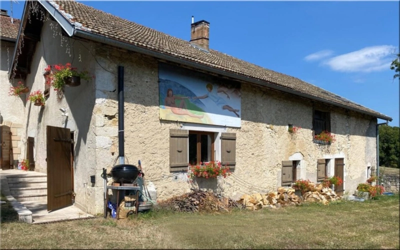 Photos 8 - Touristique - Propriete à vendre 8 pièces (01200) Corps de ferme du 19ᵉ siècle rénové, 1,2 hectares de nature et vue panoramique à couper le souffle !