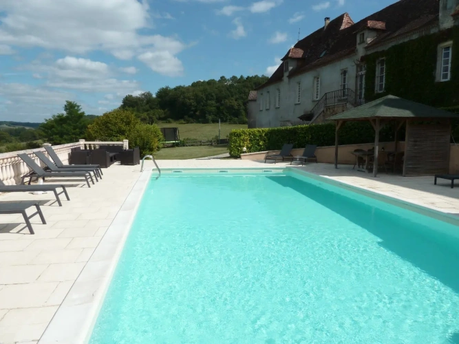 Photos 3 - Prestigious - In Dordogne, rare Chartreuse and her vast domain of 100ha in one piece (lodgings, swimming pool, tennis, equestrian installations)