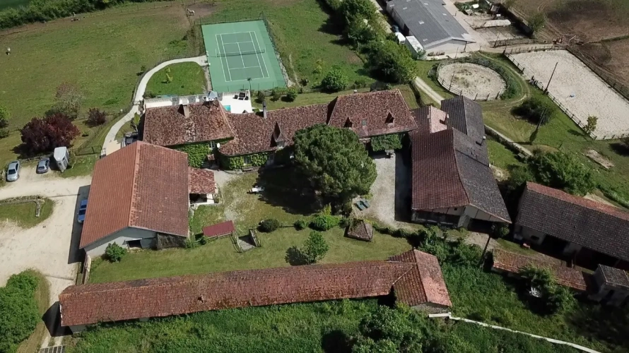 Photos 6 - Prestigious - In Dordogne, rare Chartreuse and her vast domain of 100ha in one piece (lodgings, swimming pool, tennis, equestrian installations)