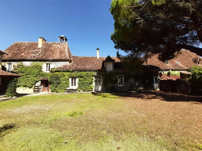 Photos 16 - Prestigious - In Dordogne, rare Chartreuse and her vast domain of 100ha in one piece (lodgings, swimming pool, tennis, equestrian installations)