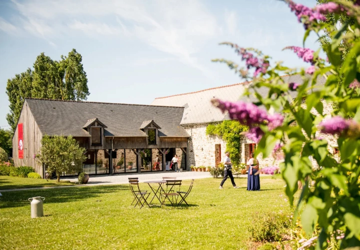 Photos 11 - Prestige - En Baie du Mont-Saint-Michel, à vendre au Mont-Dol, une propriété composée d'une Habitation, de Salles de réception et de dépendances