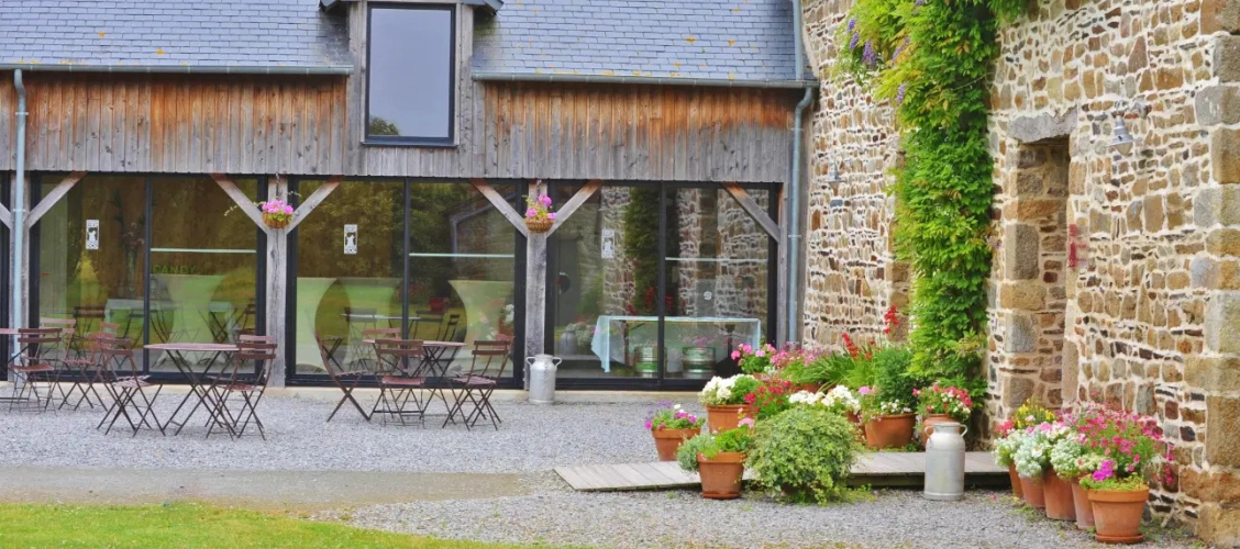 Photos 12 - Prestige - En Baie du Mont-Saint-Michel, à vendre au Mont-Dol, une propriété composée d'une Habitation, de Salles de réception et de dépendances