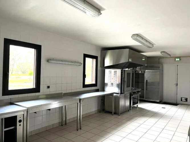 Photos 17 - Prestige - En Baie du Mont-Saint-Michel, à vendre au Mont-Dol, une propriété composée d'une Habitation, de Salles de réception et de dépendances
