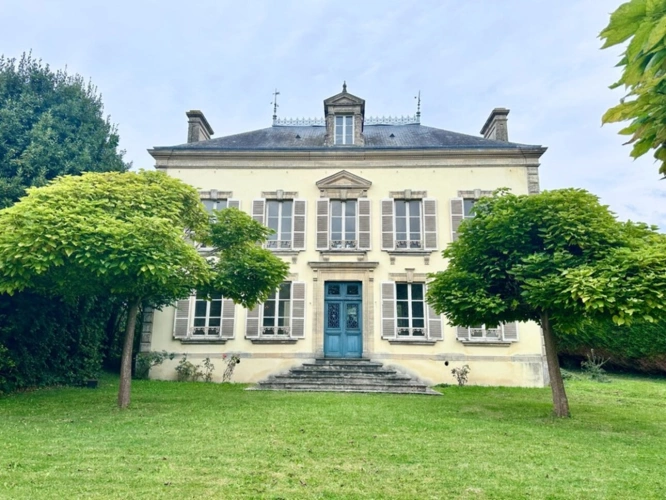 Photos 1 - Prestige - Belle opportunité – Maison de Maître à vendre avec dépendances sur 1,5 hectare, à 10 min de la mer et 20 min de Bayeux – La Cambe (14)