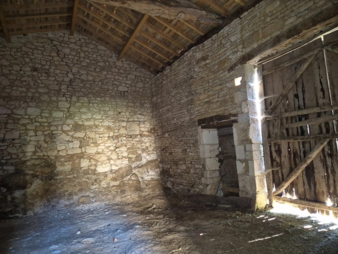 Photos 22 - Touristique - Cœur de campagne charentaise, Corps de Ferme avec plusieurs maisons et nombreuses dépendances