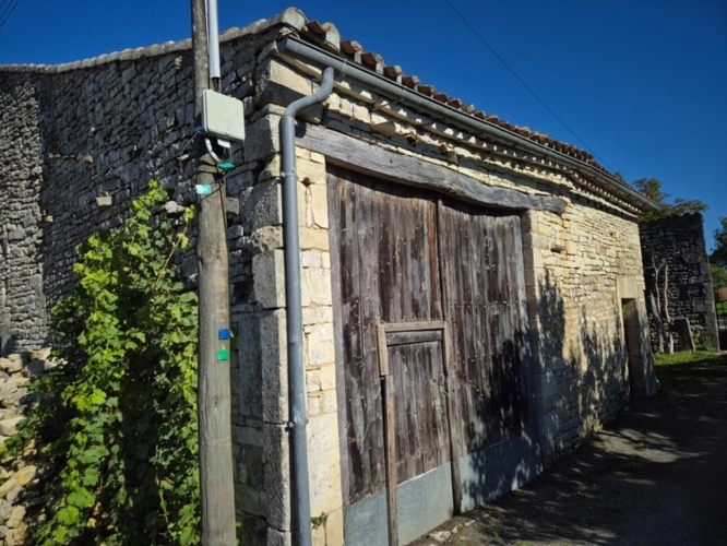 Photos 23 - Touristique - Cœur de campagne charentaise, Corps de Ferme avec plusieurs maisons et nombreuses dépendances