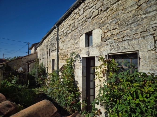 Photos 28 - Touristique - Cœur de campagne charentaise, Corps de Ferme avec plusieurs maisons et nombreuses dépendances