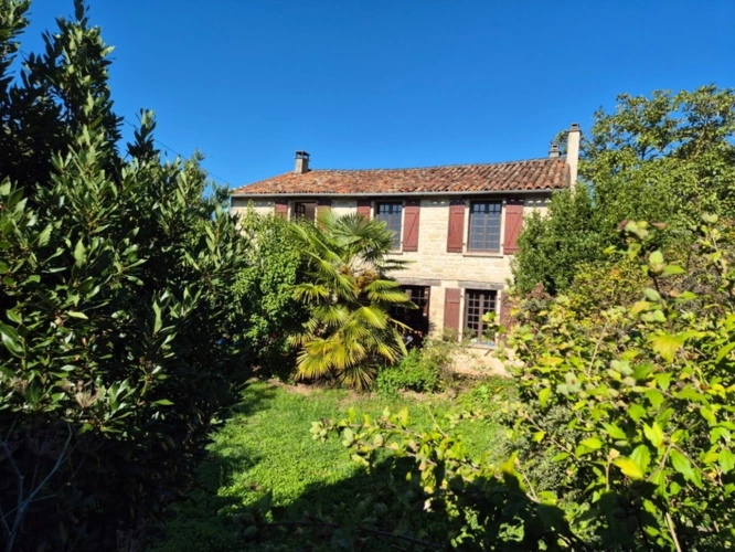 Photos 45 - Touristique - Cœur de campagne charentaise, Corps de Ferme avec plusieurs maisons et nombreuses dépendances