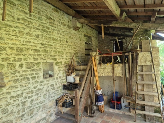 Photos 46 - Touristique - Cœur de campagne charentaise, Corps de Ferme avec plusieurs maisons et nombreuses dépendances