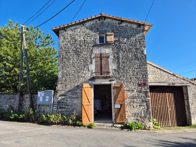 Photos 51 - Touristique - Cœur de campagne charentaise, Corps de Ferme avec plusieurs maisons et nombreuses dépendances