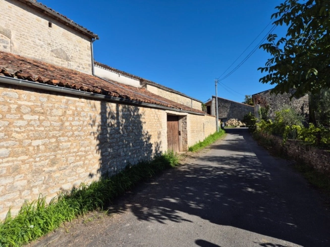 Photos 53 - Touristique - Cœur de campagne charentaise, Corps de Ferme avec plusieurs maisons et nombreuses dépendances