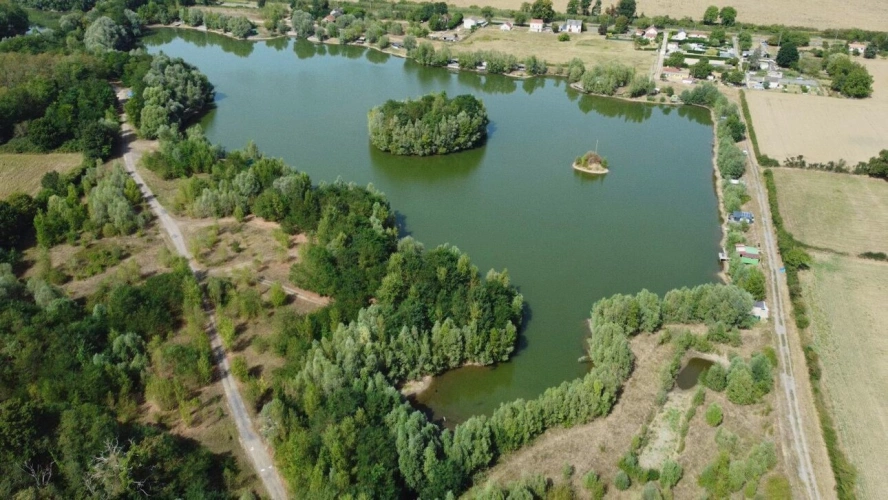 Photos 1 - Foncière - Étang de pêche de 10 hectares   Opportunité rare
