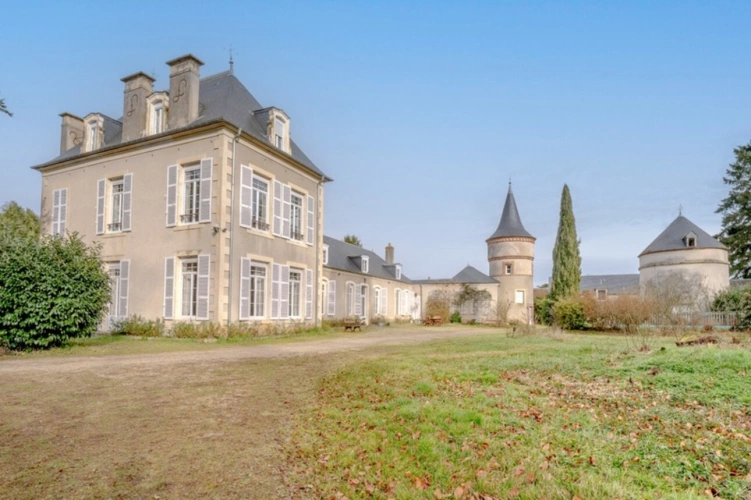 Photos 1 - Prestigious - Propriété à vendre proche de Bourges (18)