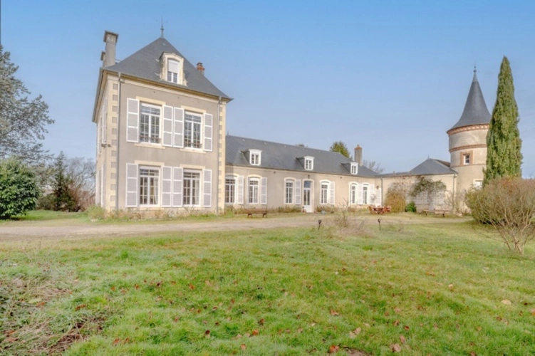 Photos 2 - Prestigious - Propriété à vendre proche de Bourges (18)