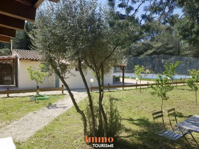 Photos 8 - Touristique - Domaine avec gîtes et maison principale à Grans, en Provence