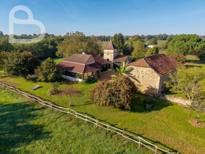 Photos 1 - Équestre - Maison en pierre avec deux granges, gîte et prairies clôturé