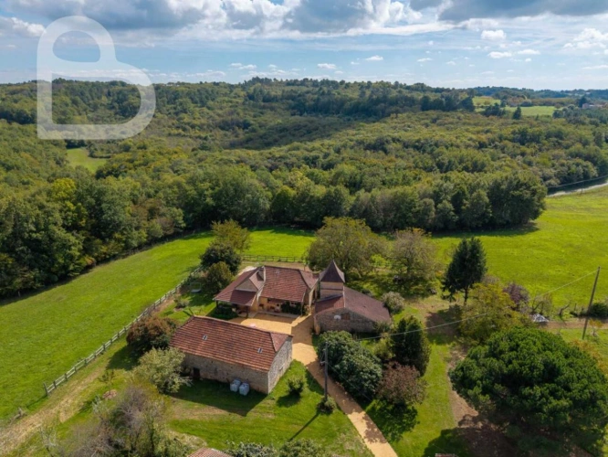 Photos 3 - Équestre - Maison en pierre avec deux granges, gîte et prairies clôturé