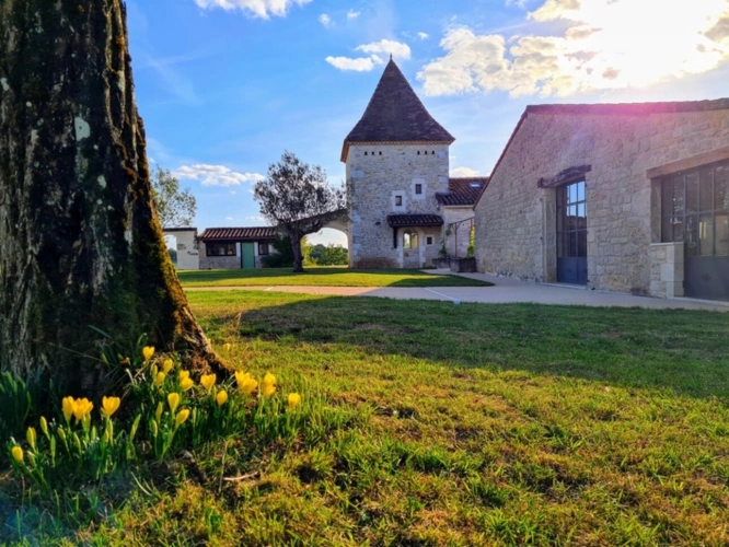 Photos 1 - Équestre - Domaine d'exception dans le sud-ouest avec Gîte, chambres d'hôtes, 2 piscines sur 13ha de terrain, ideal propriété Equestre