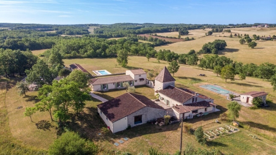 Photos 8 - Équestre - Domaine d'exception dans le sud-ouest avec Gîte, chambres d'hôtes, 2 piscines sur 13ha de terrain, ideal propriété Equestre