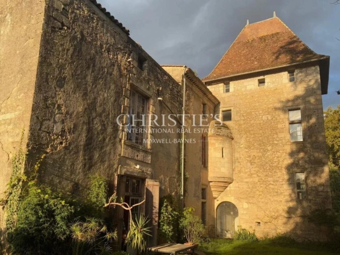 Photos 25 - Prestige - Historique château du 16ème siècle d'environ 750 m² - à 8 km de Bordeaux centre