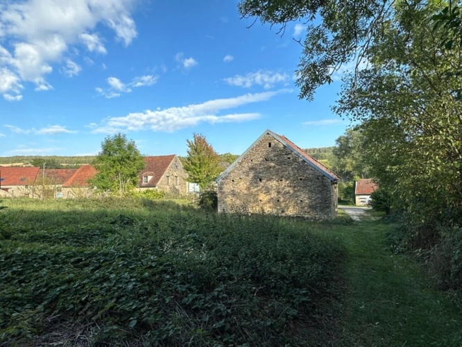 Photos 1 - Touristique - Ensemble de grange et écurie en pierre avec jardin, dans un environnement paisible proche de POUILLY EN AUXOIS (21)