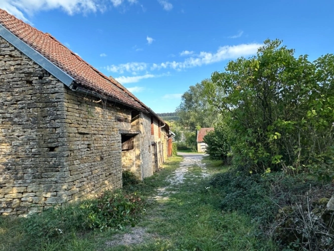 Photos 5 - Touristique - Ensemble de grange et écurie en pierre avec jardin, dans un environnement paisible proche de POUILLY EN AUXOIS (21)