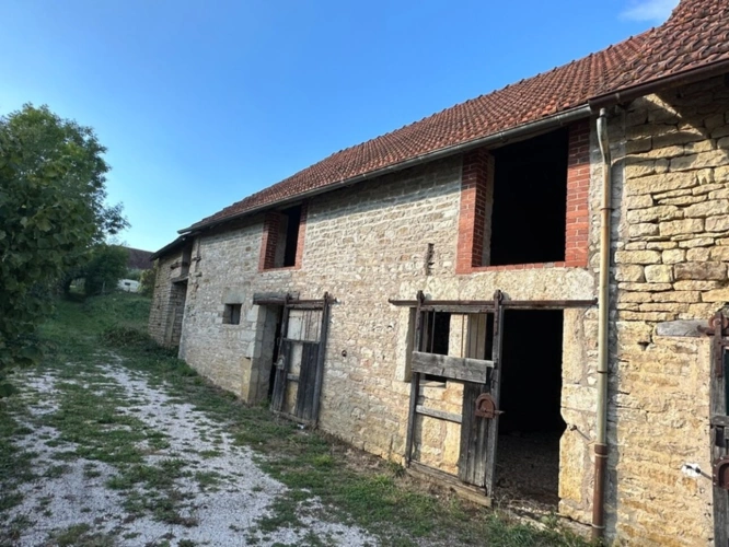 Photos 6 - Touristique - Ensemble de grange et écurie en pierre avec jardin, dans un environnement paisible proche de POUILLY EN AUXOIS (21)