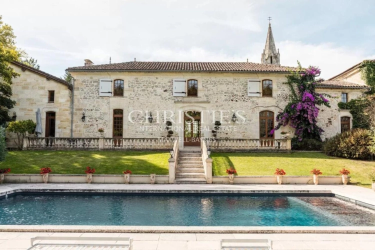 Photos 2 - Prestige - Propriété de charme composée d'un manoir, longère, salle de cinéma, grange, petit vignoble