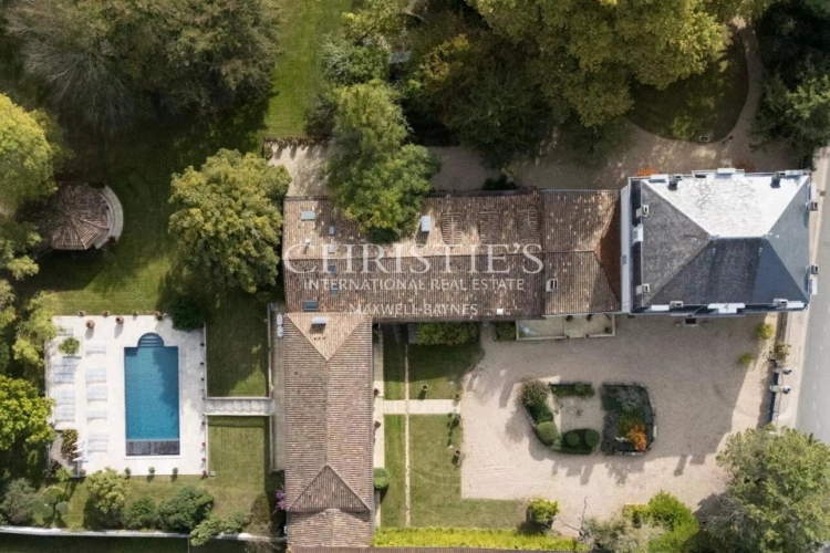 Photos 4 - Prestige - Propriété de charme composée d'un manoir, longère, salle de cinéma, grange, petit vignoble