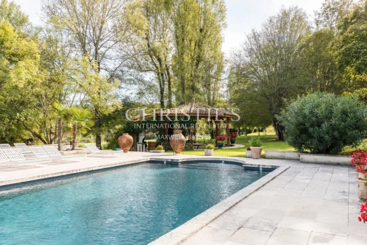 Photos 7 - Prestige - Propriété de charme composée d'un manoir, longère, salle de cinéma, grange, petit vignoble