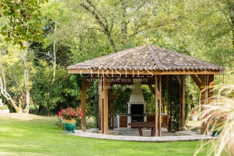 Photos 11 - Prestige - Propriété de charme composée d'un manoir, longère, salle de cinéma, grange, petit vignoble