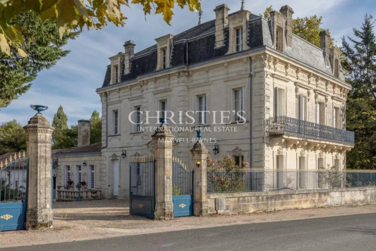 Photos 13 - Prestige - Propriété de charme composée d'un manoir, longère, salle de cinéma, grange, petit vignoble
