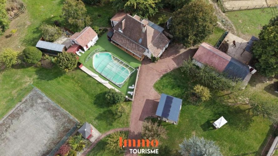 Photos 1 - Touristique - Domaine touristique avec maison d'habitation et ensemble de gît