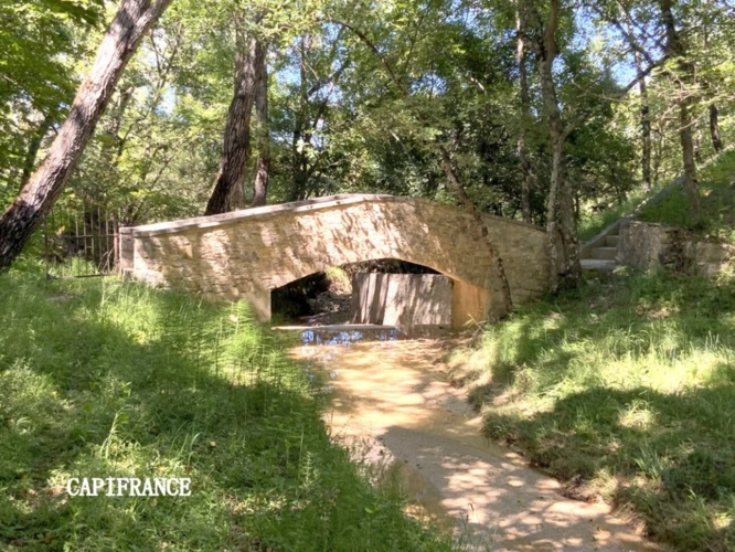 Photos 2 - Touristique - Propriété hébergement/événementiel dans le Luberon, 6,3 ha, 80 couchages, 1090 m2