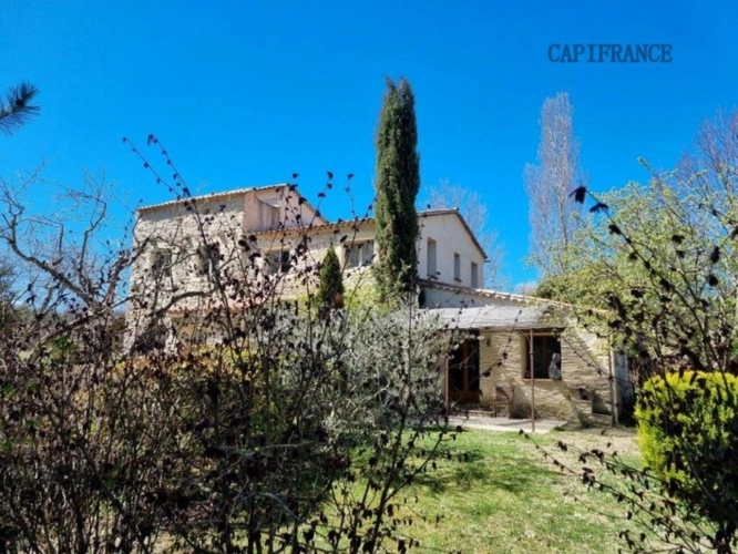 Photos 3 - Touristique - Propriété hébergement/événementiel dans le Luberon, 6,3 ha, 80 couchages, 1090 m2