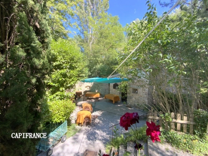 Photos 6 - Touristique - Propriété hébergement/événementiel dans le Luberon, 6,3 ha, 80 couchages, 1090 m2