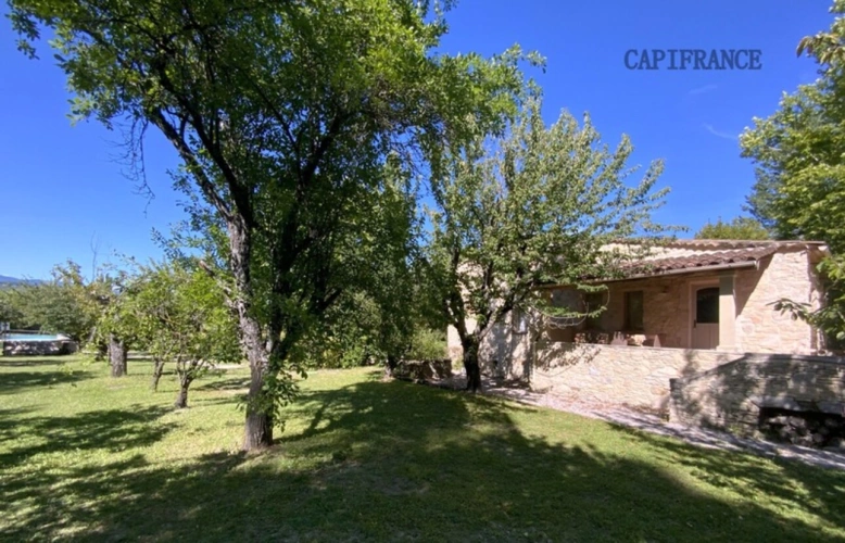 Photos 13 - Touristique - Propriété hébergement/événementiel dans le Luberon, 6,3 ha, 80 couchages, 1090 m2
