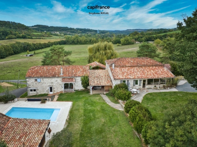 Photos 1 - Touristique - Propriete à vendre 12 pièces FOULAYRONNES (47) Maison de 315m2 + gîte sur terrain clos de 8,7ha