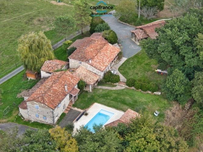 Photos 3 - Touristique - Propriete à vendre 12 pièces FOULAYRONNES (47) Maison de 315m2 + gîte sur terrain clos de 8,7ha
