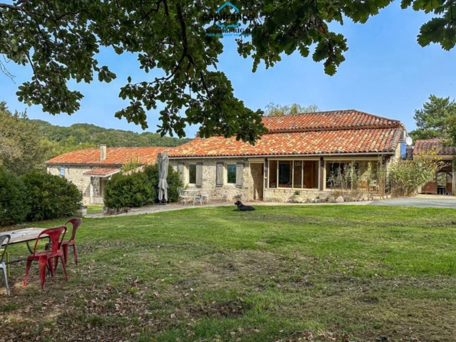 Photos 31 - Touristique - Propriete à vendre 12 pièces FOULAYRONNES (47) Maison de 315m2 + gîte sur terrain clos de 8,7ha