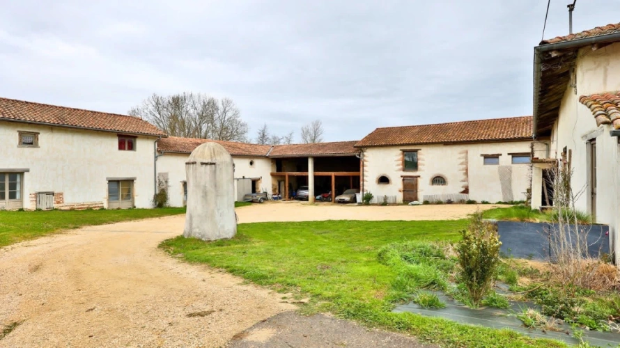 Photos 1 - Équestre - Charmante propriété équestre de 4ha (01)