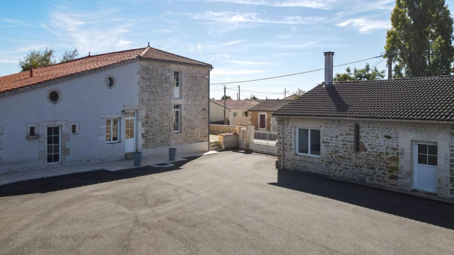 Photos 2 - Équestre - Coup de coeur assuré pour cette charmante propriété de 6ha (85)