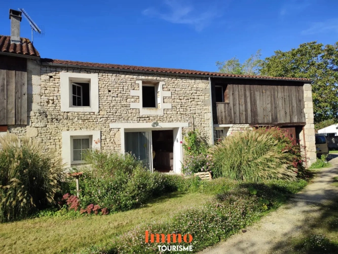 Photos 2 - Touristique - Belle charentaise grand gîte ou chambres d'hôtes