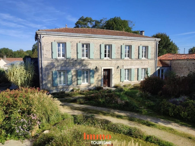 Photos 1 - Touristique - Belle demeure charentaise grand gîte ou chambres d'hôtes