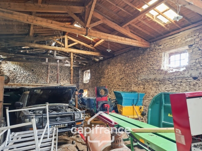 Photos 6 - Touristique - Grange de plus de 135 m² à vendre CELLES SUR DUROLLE (63)